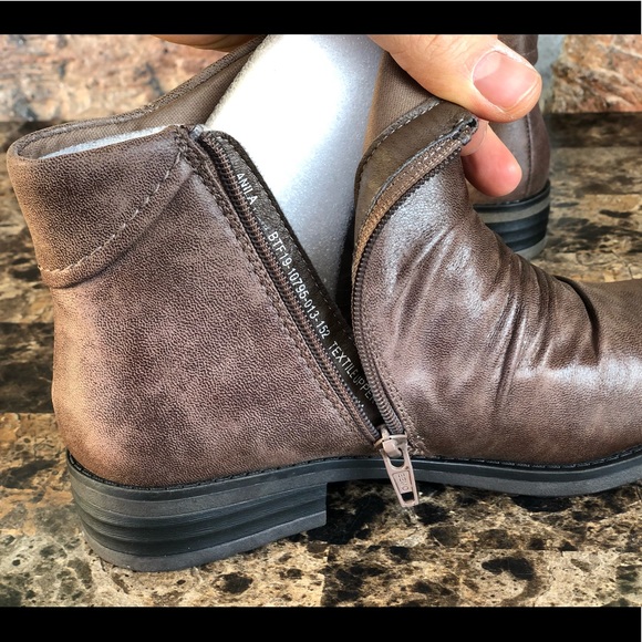NEW Baretraps Anila Booties - Picture 12 of 15